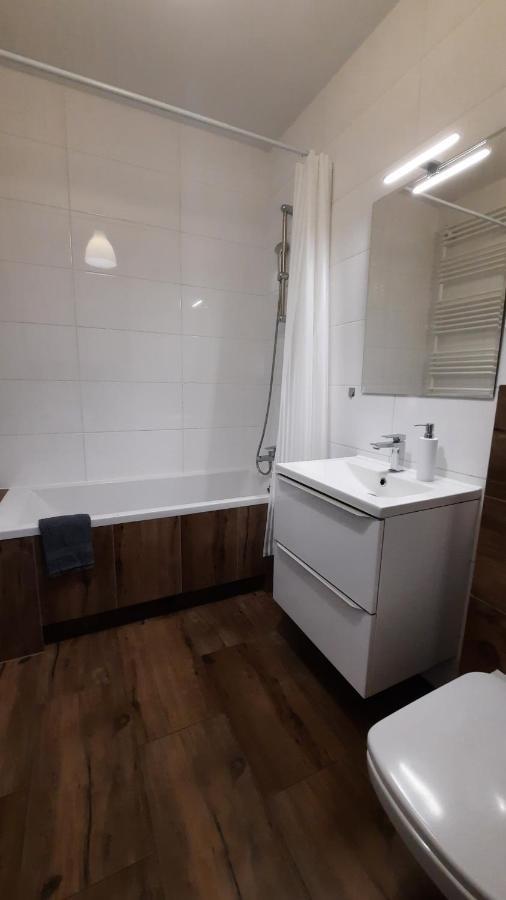 Ursa - Wygodny Apartament I Bezplatny Parking Na Miejscu Apartamento Varsovia Exterior foto